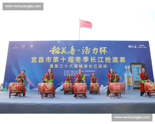 湖北首场冬泳赛巴东开赛 481 勇士逐浪三峡